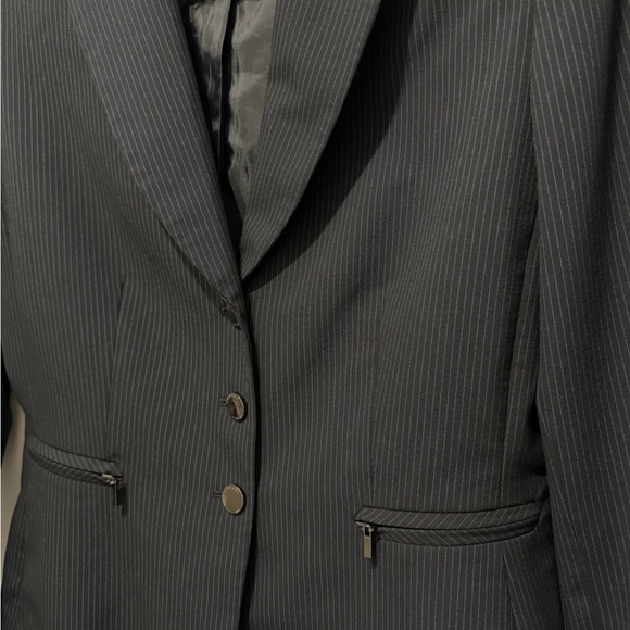 Tahari Arthur S Levine Women’s 10 Black Chic Pinstripe Blazer Classic Jacket - Picture 6 of 7